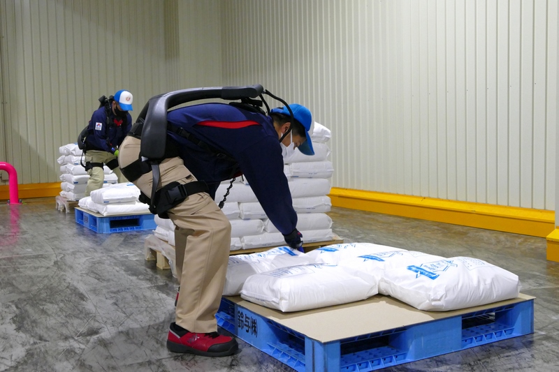 デモの様子。実際の作業は1人が行なっている