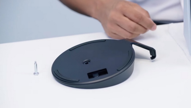 横置き時はコインネジは使わないので、スタンド内部に収納できる