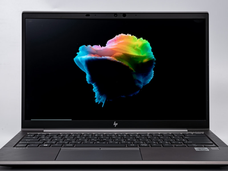 表示解像度は3,840×2,160ドットに対応する14型のIPS液晶ディスプレイを搭載している。VESAのDisplayHDR 400に対応するハイスペックで、明るさ、発色の良さはひと目で体感できる