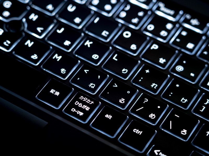 キーボードは防滴仕様、LEDバックライトも搭載している