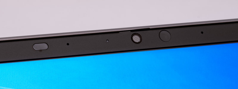 Webカメラはスライドカバーつきで、利用しない時は物理的にレンズを隠しておくことができる