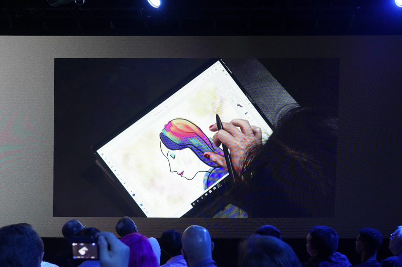 昨年10月のニューヨークでのSurfaceシリーズ発表会では、Armネイティブ版FrescoのSurface Pro Xを利用したデモが行なわれた