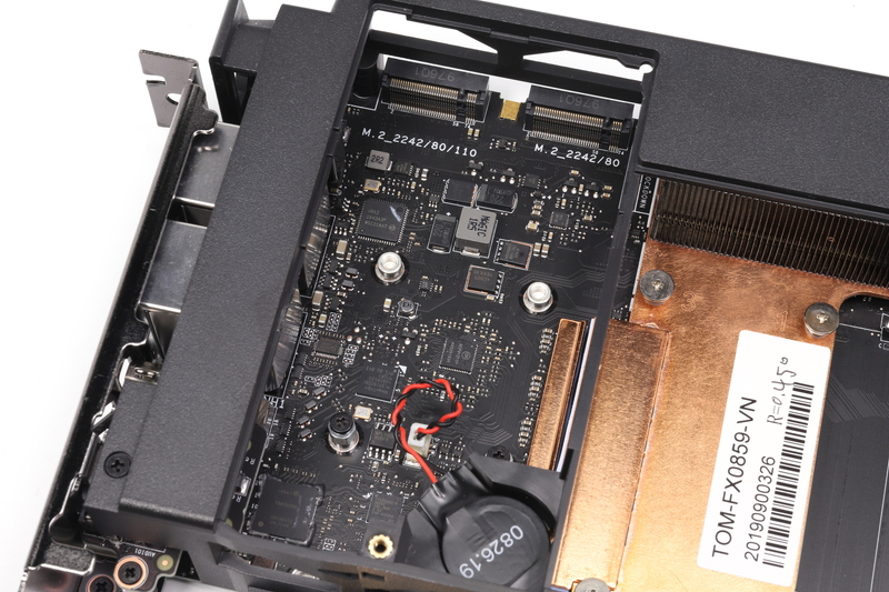 M.2スロット。M.2 22110対応のスロットとM.2 2280対応のスロットが1本ずつ用意されている。インターフェイスは6Gbps SATAまたはPCIe 3.0 x4