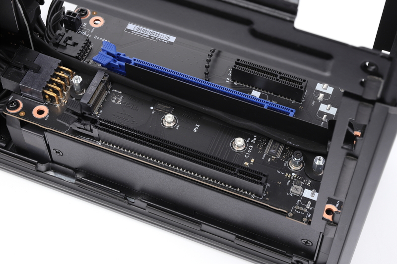 M.2スロットは最大M.2 22110サイズに対応。利用できるインターフェイスはPCIe 3.0 x4のみ