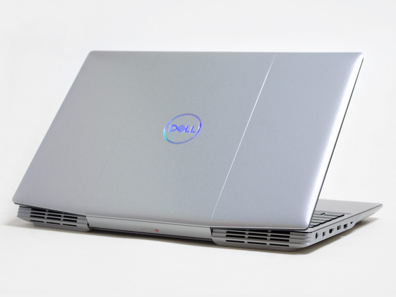 トップカバーはシルバー。後ろ側面左右に放熱用のスリット