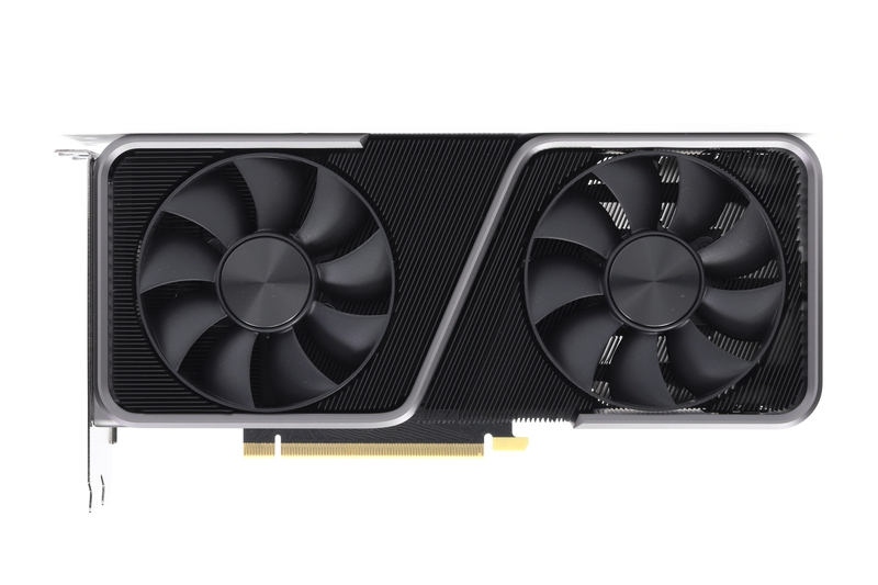 GeForce RTX 3070 Founders Edition。2基の冷却ファンを搭載している