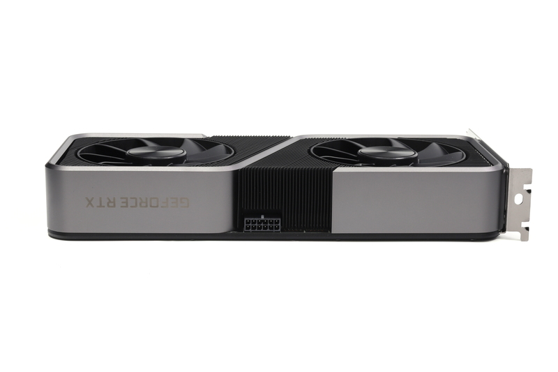 カード側面。占有スロットは2スロット