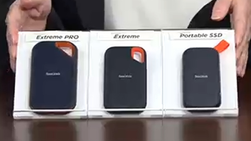 サンディスク エクストリームプロ ポータブルSSD V2(左)、エクストリーム ポータブルSSD V2(中)、ポータブルSSD(右)