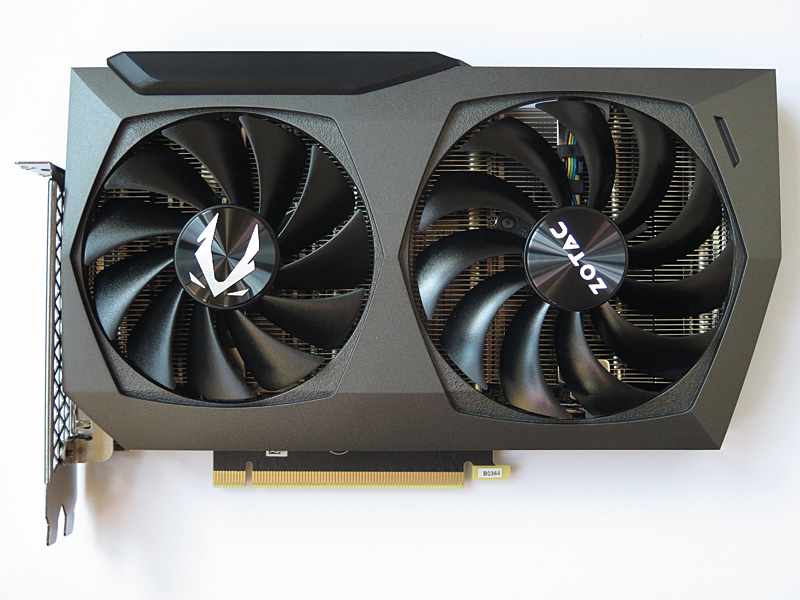 カード長は231.9mmと短めで、2スロット使えるMini-ITXケースなら難なく収まりそうだ