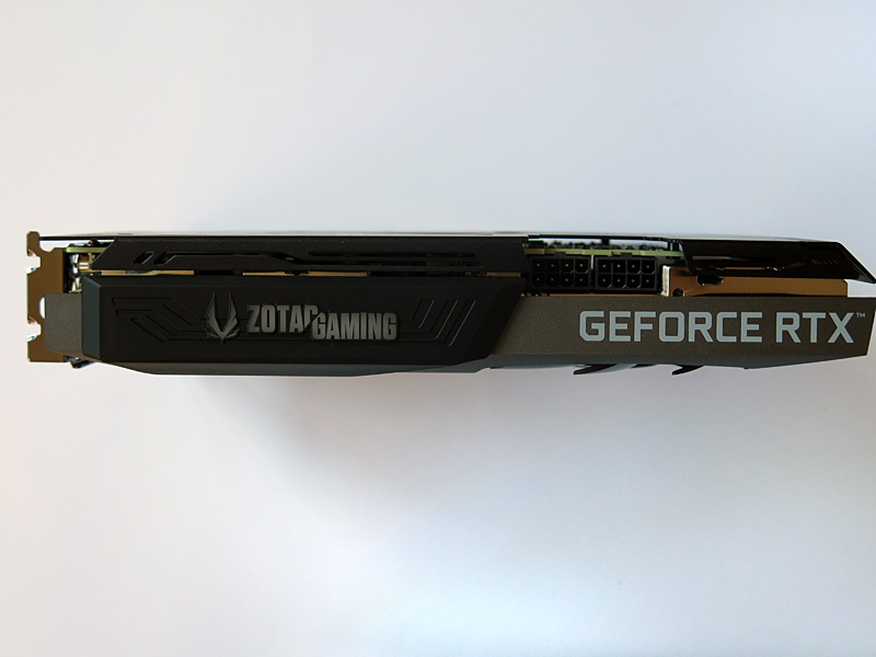 側面。なお、イルミネーションはホワイトLEDのみ