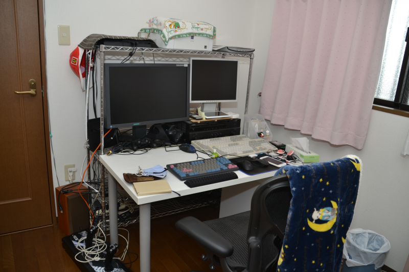 筆者の仕事部屋。これでも普段よりは綺麗なほう
