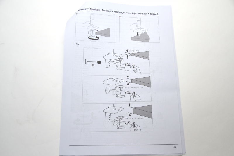 取り付け説明書は多国語対応のため、ひたすら図だけで書かれている