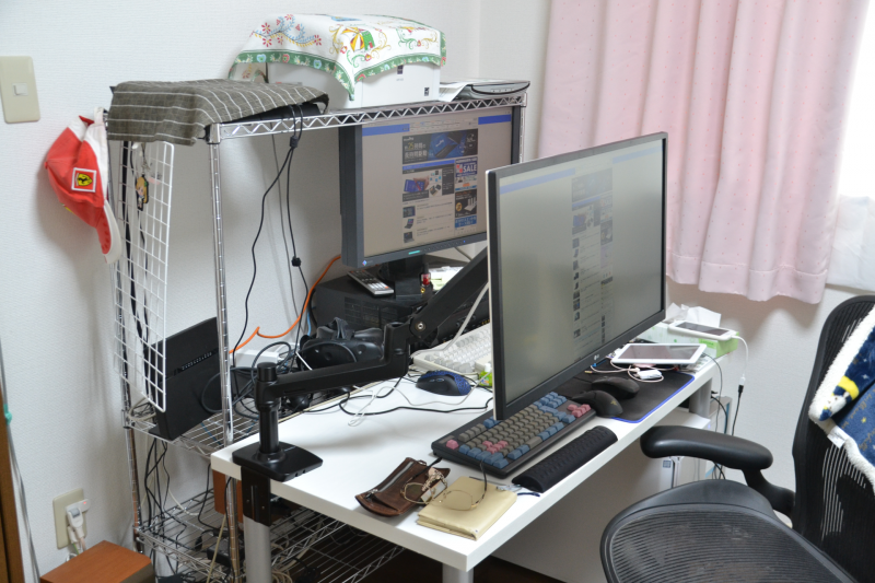 ディスプレイを動かせば、目の前の位置まで近づけられる