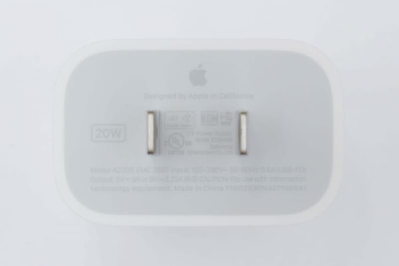 20W USB-C電源アダプタの仕様は、入力100-240V～0.5A、出力5V/3A、9V/2.22A