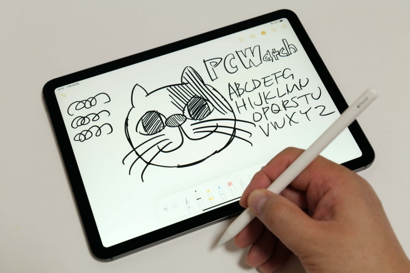 Apple Pencil(第2世代)のペン先は比較的硬め。書き味を変更するための「ペーパーライクフィルム」や、ペン先が他社から販売されている。筆者はペーパーライクフィルムを愛用している