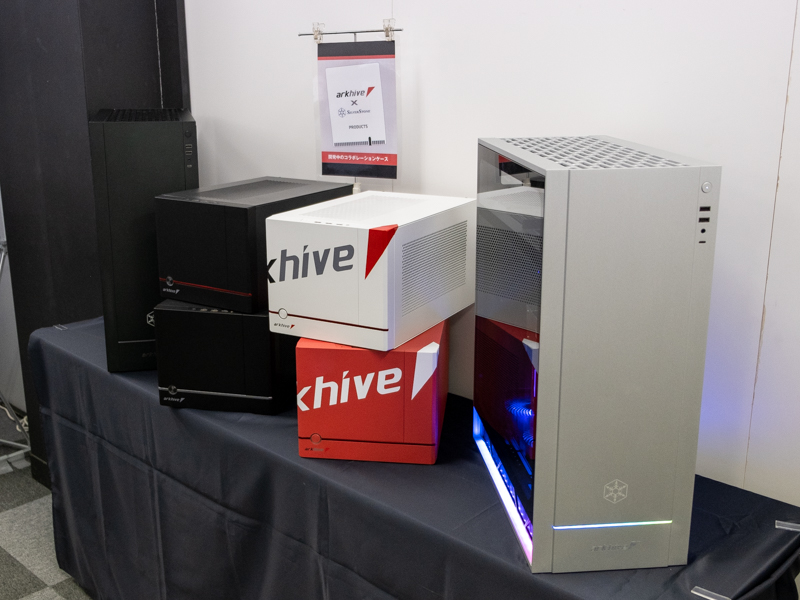 開発中のコラボケース