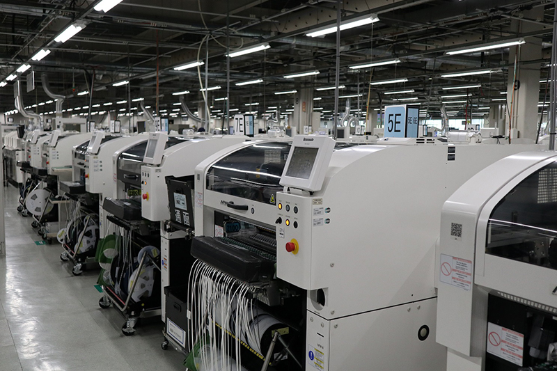 プリント基板生産ラインの様子