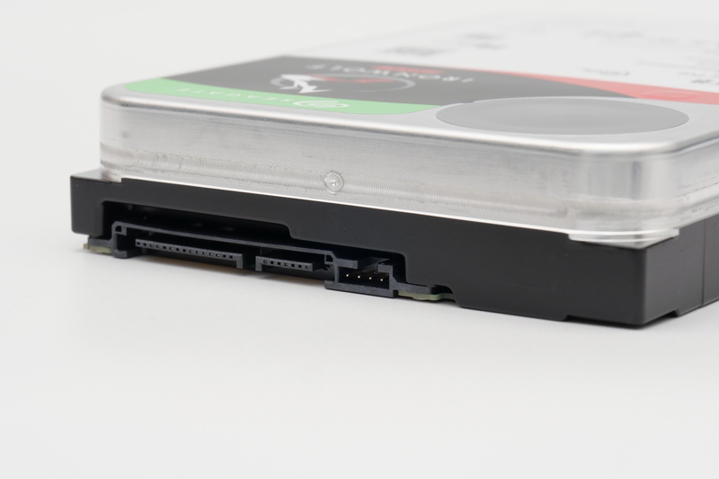 接続インターフェイスはSATA 6Gbps