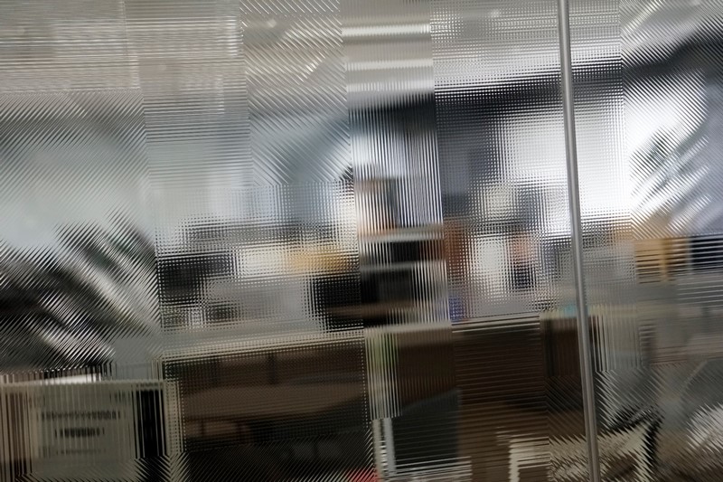 近づいても何も見えない