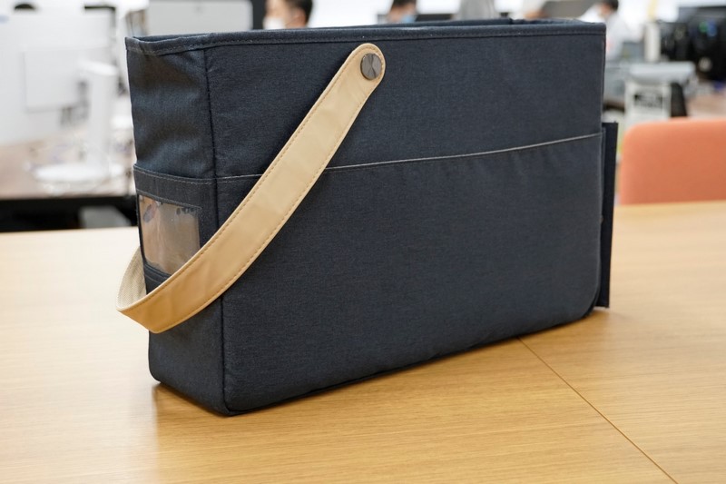 ノートパソコンをはじめ、業務に必要な雑貨を収納できるお道具箱