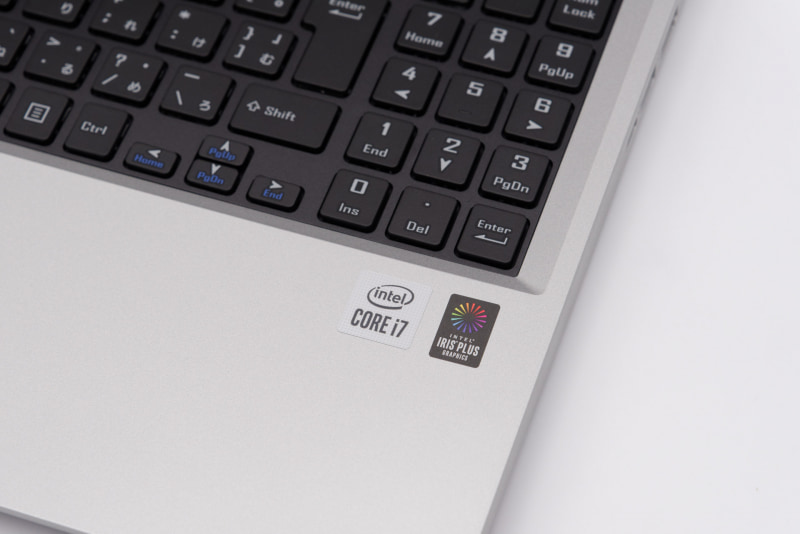 第10世代Intel Core i7-1065G7を搭載。内蔵GPUはIntel Iris Plus