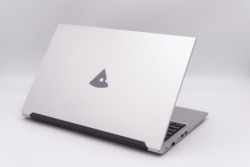 天板と底面はアルミ素材