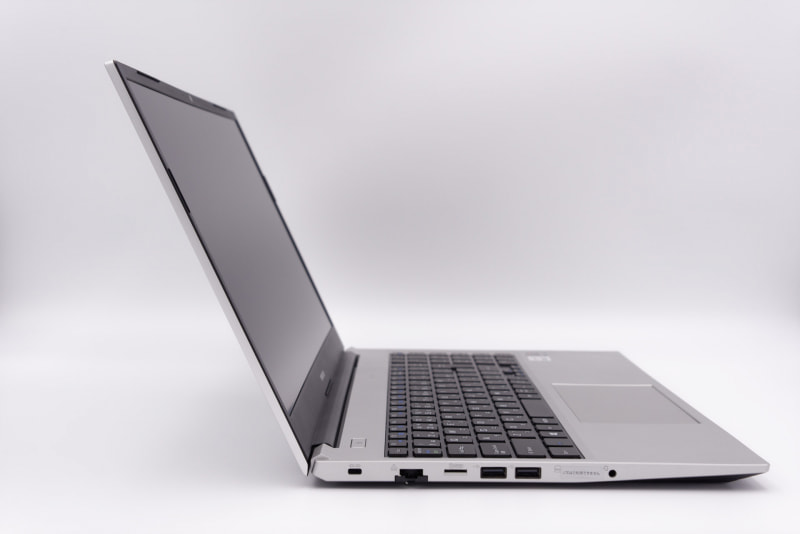 左側面。左からセキュリティスロット、Gigabit Ethernet、microSDスロット、USB 2.0×2、ヘッドセット・イヤフォン端子