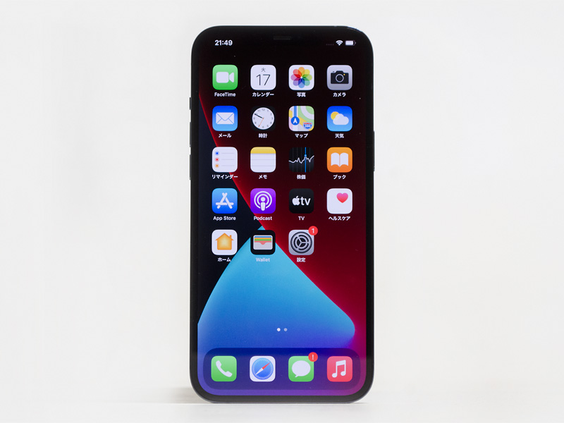 うまく壁紙でわからなくしているが、(筆者は気にしないが)相変わらず広めのノッチがある