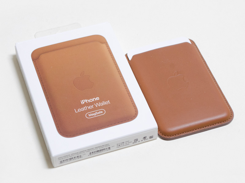 Leather Wallet。MagSafeの磁石を使ったアクセサリ