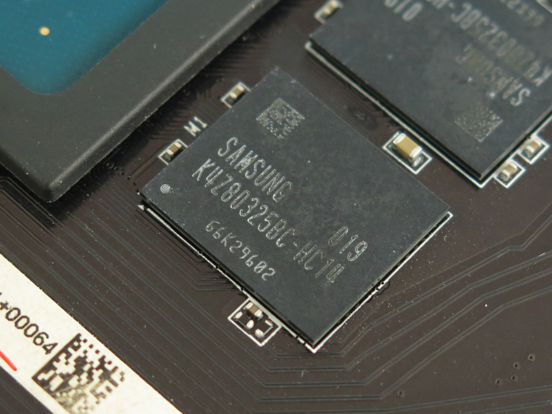 GDDR6メモリはSamsungの「K4Z80325BC-HC14」