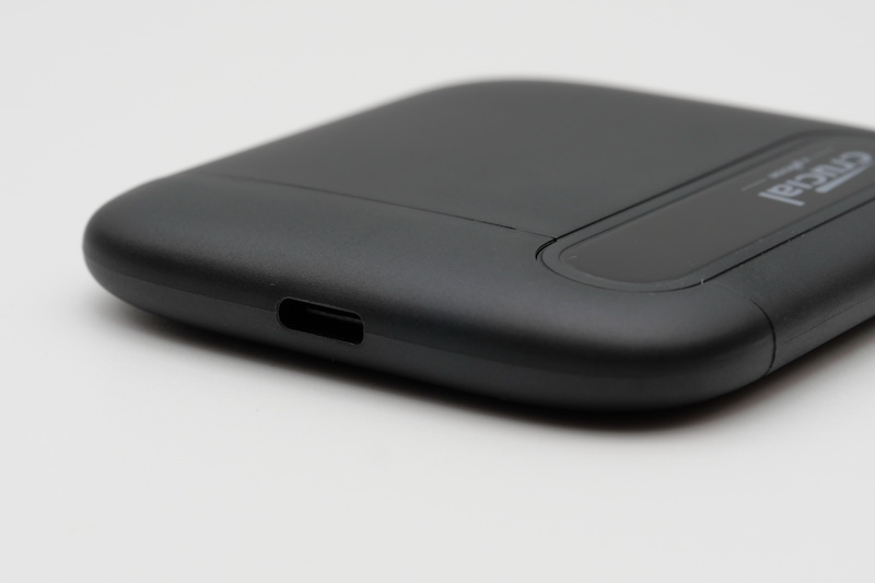 接続インターフェイスはUSB 3.1 Gen2準拠USB Type-Cを採用