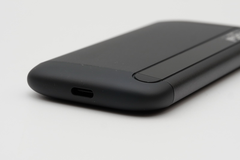 容量以外の仕様は従来モデル同様で、接続インターフェイスはUSB 3.1を採用し、アクセス速度はシーケンシャルリード最大1,050MB/sとかなり高速だ