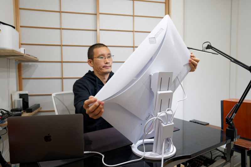 ピボットも可能。回転時の感触にはしっかり感があり、動きはスムーズ