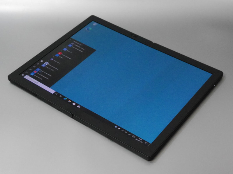 横向きの状態。見た目は一般的なWindowsタブレットだ