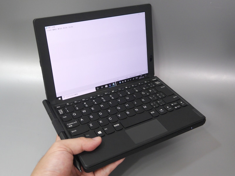 付属キーボードと組み合わせるとミニノートのスタイルで利用できる。詳しくは前述のレビューを参照されたい