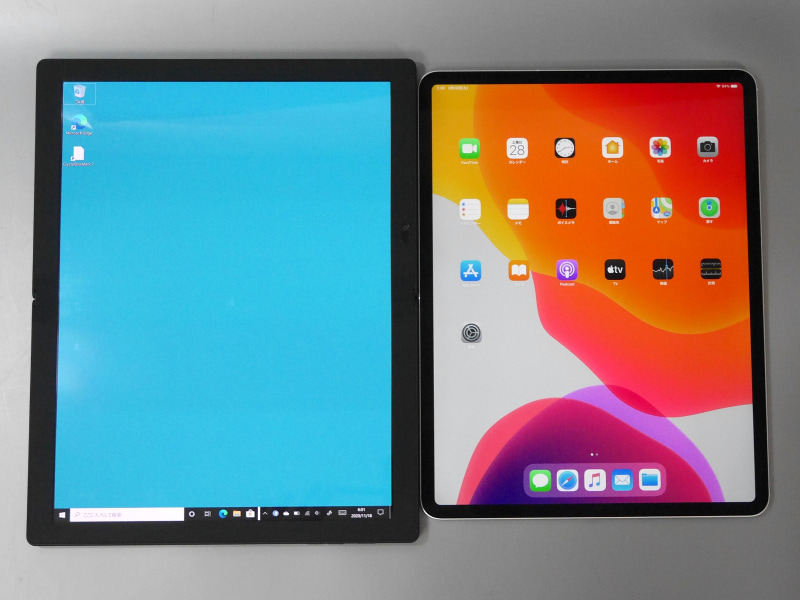 左が本製品、右が12.9インチiPad Pro。画面サイズはひとまわり違う程度。アスペクト比も同じ4:3だ