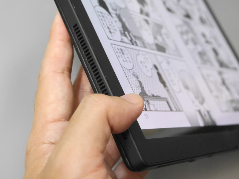 側面からの排熱が起動時に手にかかって驚くことがある。排熱口は手にあたらない位置にあるとよかったかもしれな