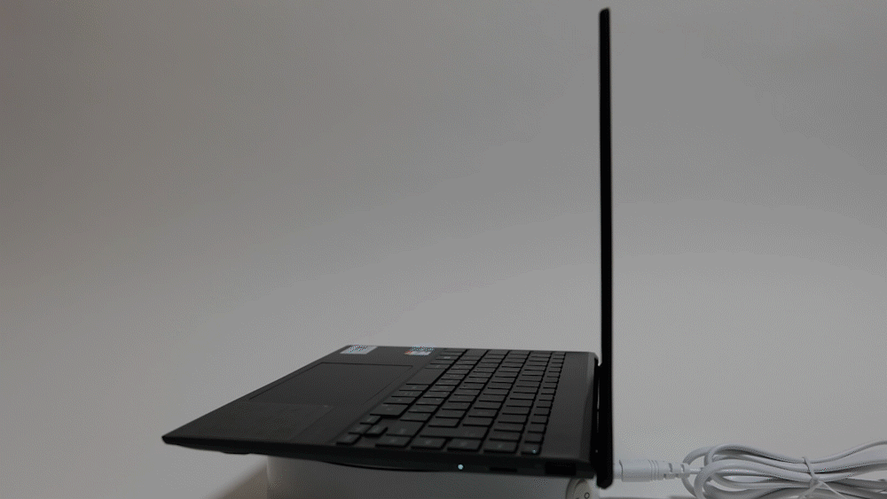 視野角についてはやや明るさや階調の変化が大きい