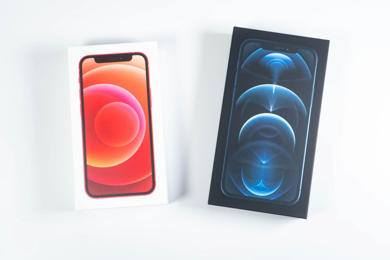 iPhone 12 miniの本体サイズにあわせかなり小さいパッケージ