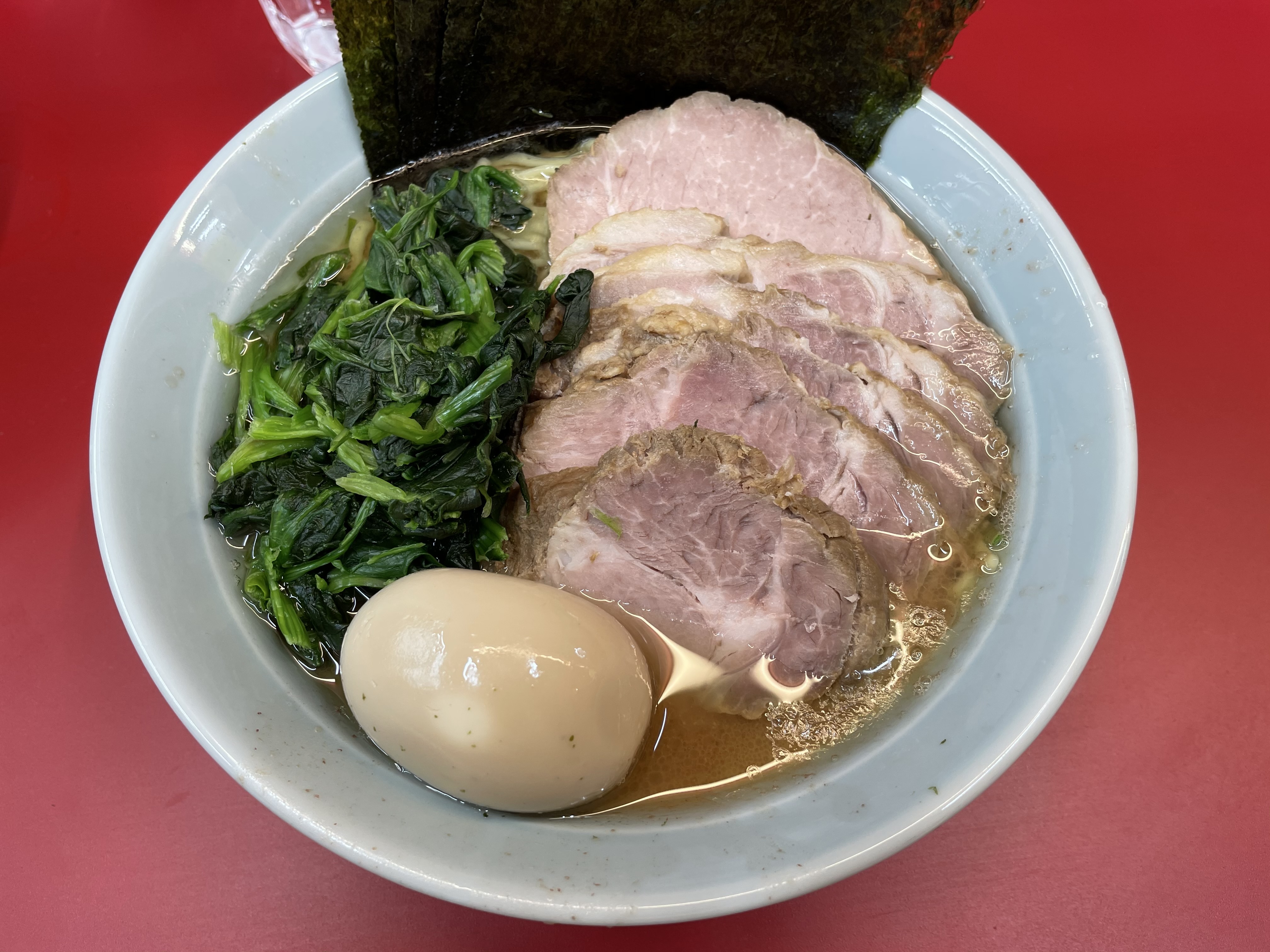 暖色系の被写体のラーメンもキレイに捉えられている