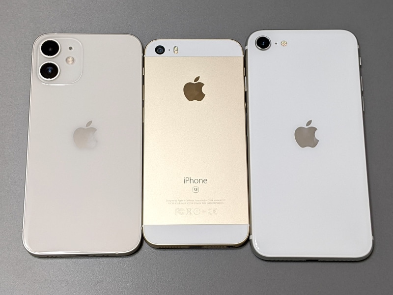 背面の比較。超広角と広角のデュアルレンズを搭載する