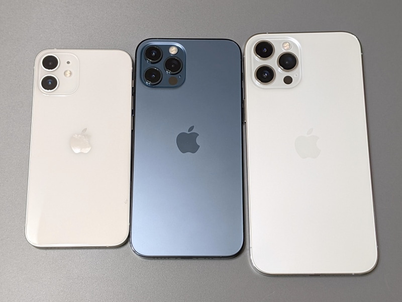 背面。超広角と広角のデュアルレンズを搭載。iPhone 12 ProおよびPro Maxとは異なり、望遠レンズは搭載しない。ちなみにiPhone 12は本製品と同じデュアルレンズだ