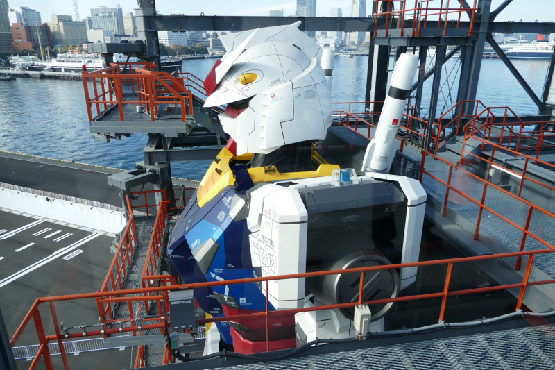 観覧デッキでは間近で見られる<br><span class="fnt-75">(C)創通・サンライズ</span>