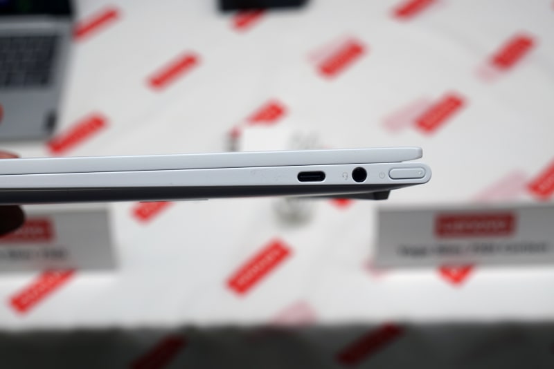 インターフェイスはThunderbolt 4とUSB 3.1 Type-Cのみ