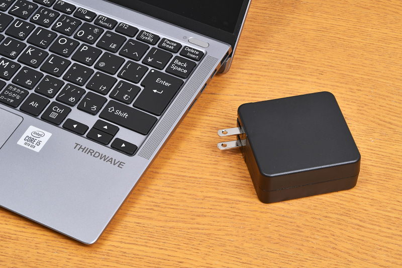 付属のACアダプタ