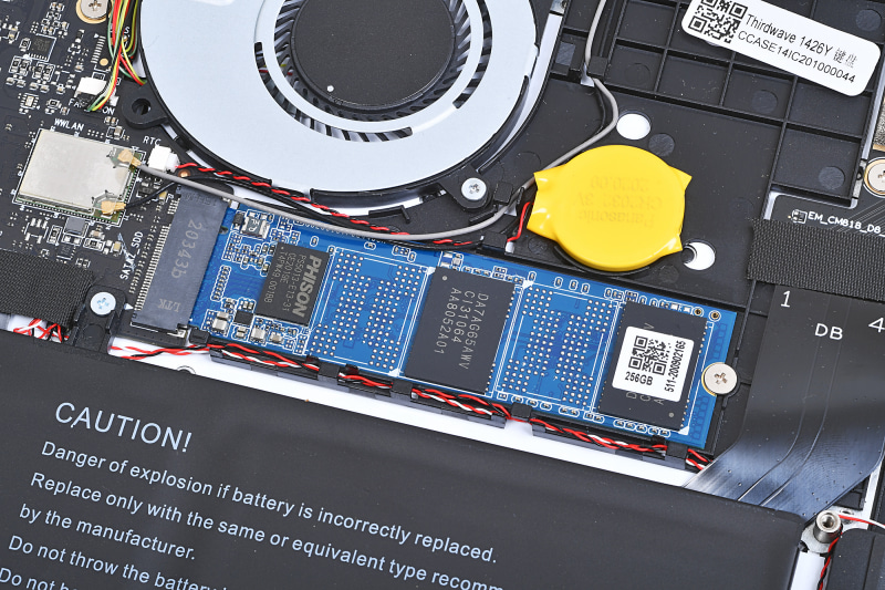 M.2スロットにNVMeに対応したSSDが装着されている