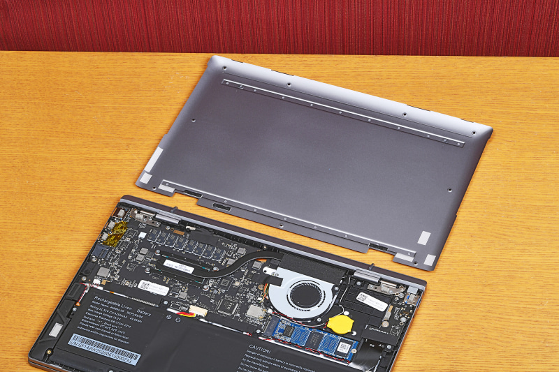 裏蓋を開けたところ