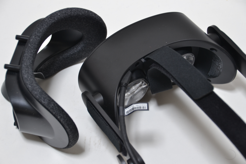 ヘッドセットにケーブルを接続