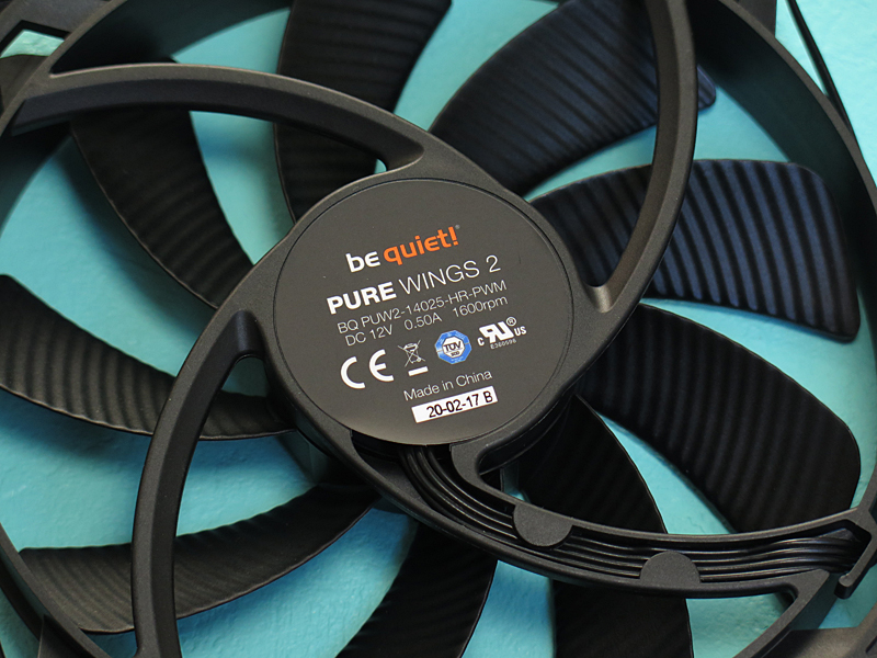 Pure Wings 2は最大1,600rpmに達する。簡易水冷に共通して言えることだが、静音重視よりも風圧/風量重視のものが同梱される傾向にある