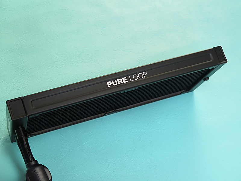ラジエータの横にPURE LOOPのロゴ